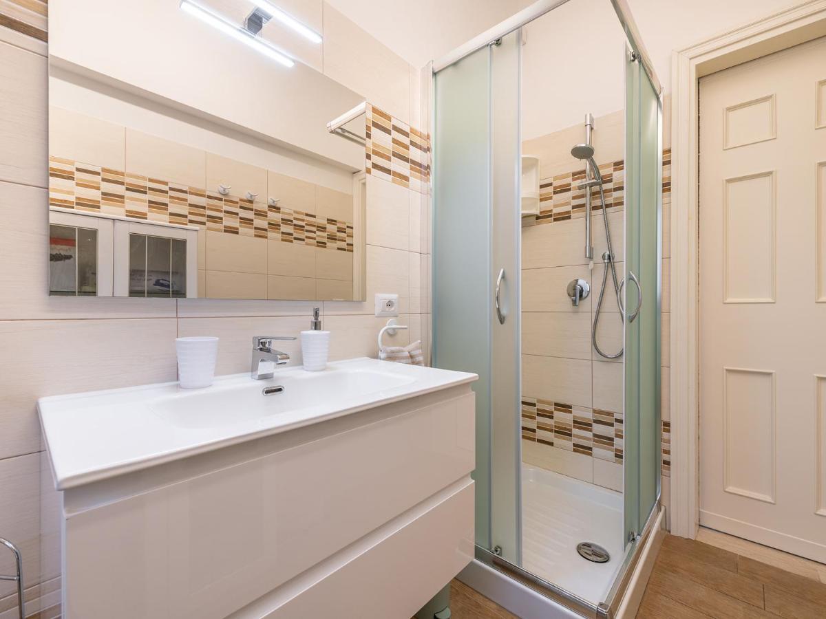 Apartment On Shopping Street Cagliari Buitenkant foto