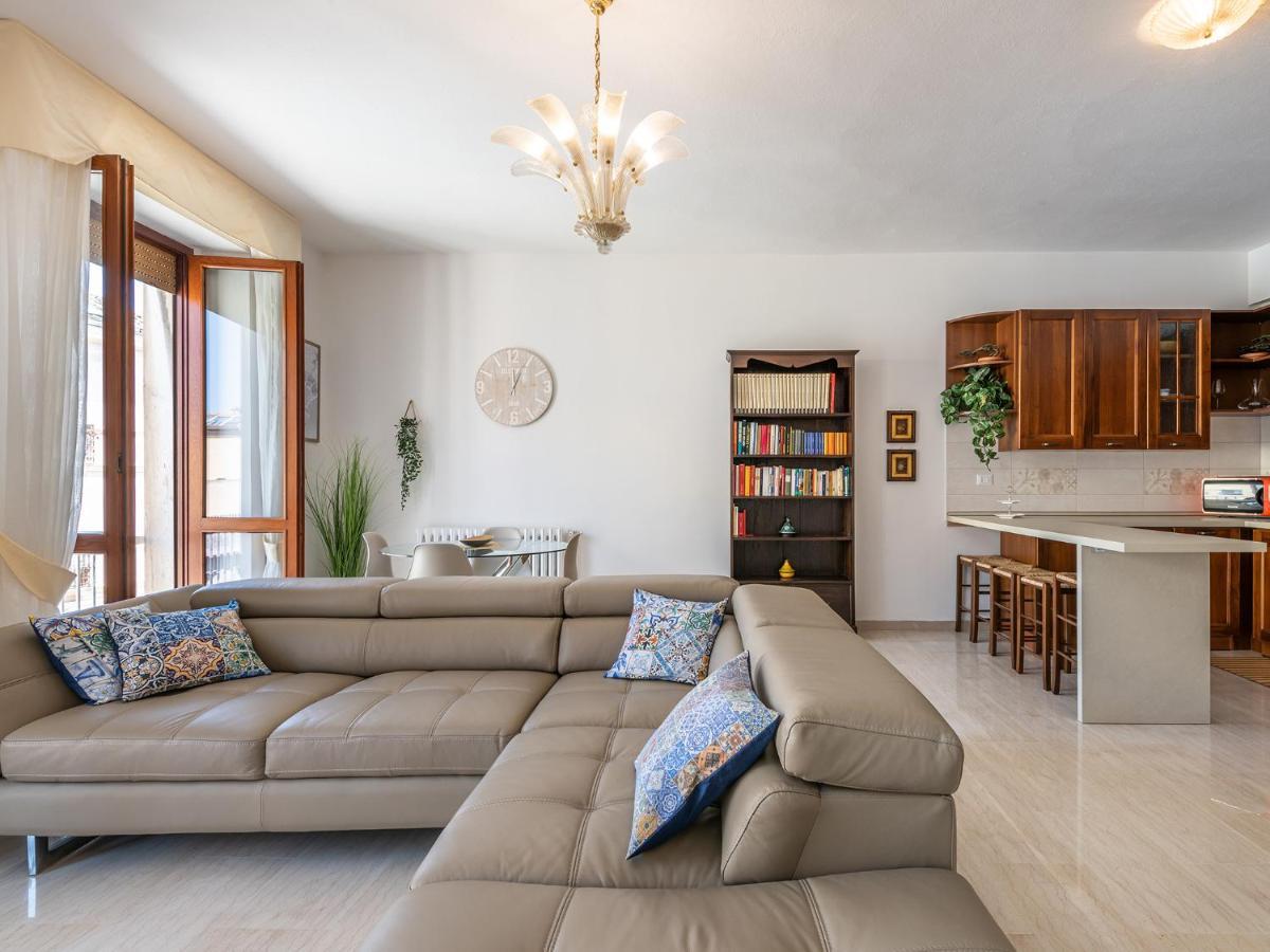 Apartment On Shopping Street Cagliari Buitenkant foto